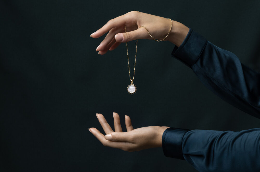 Hamilton & Inches Honos Collection, White Mother-of-Pearl Beaded Pendant in 18ct Yellow Gold,